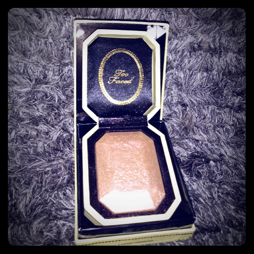 Too Faced Diamond Light Highlighter